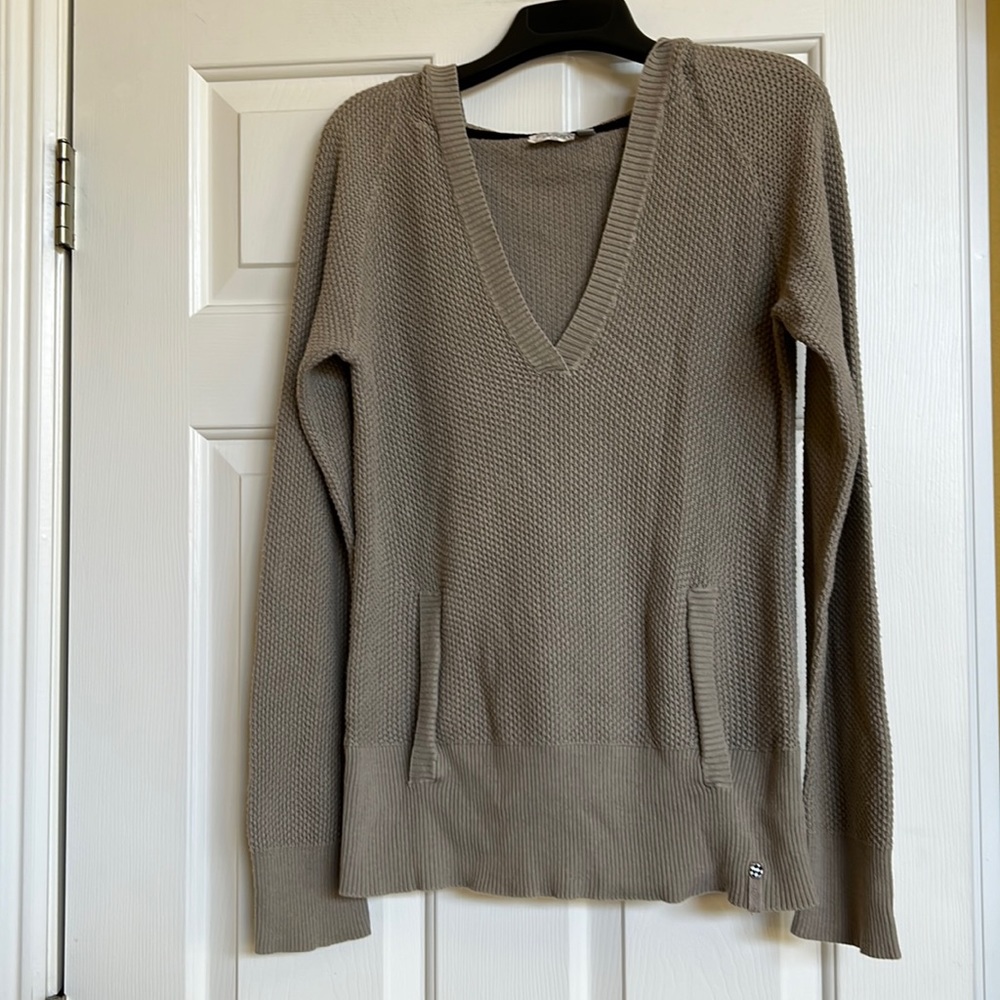 Vans hooded sweater  / tops 
 ( maybe womens med / teens XL )